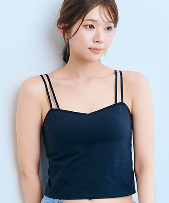 これ1枚で谷間メイクも時短も叶う、盛れるブラトップ。ワイヤー入りブラの美シルエットと、ブラトップのラクな着心地を両立しました。