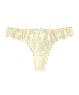 「1651213 フルリスト カシュクールレース脇高ブラ(R)」とセットで使えるTバックショーツ。ヒップ部分がT字型のタンガ(ソング)タイプで、ヒップを覆う面積が少なく、ボトムにラインがひびきにくい。肌触りのよい伸縮素材で、軽やかで快適なはき心地で。フロント部分に高級感のあるフラワー刺繍レースで大人かわいいデザインです。フルリスト Tバックショーツ