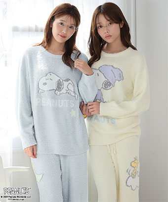 人気コミック『ピーナッツ（PEANUTS）』に登場するスヌーピーとウッドストックの、冬にぴったりのふんわりもっちりとしたマシュマロのような肌ざわりのルームウェア。ふんわりもっちりとしたマシュマロのようなニット素材のすやすや眠るスヌーピーをあしらった遊び心のあるデザイン。