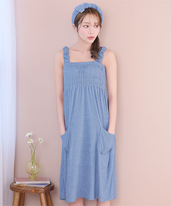 湯上がりやプール・温泉後にさっと着られる、ヘアバンド付きのワンピースタイプのバスラップ。軽くて快適な着心地で、お風呂上がりの水分を素早く吸収します。ヘアバンド付き パイル ワンピース