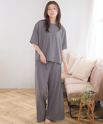 眠りに寄り添い、夏でも快適な睡眠をサポートする快眠ウェア。寝ている間の気づかない冷えに、遠赤外線効果を活かして着るだけで心地よい眠りをサポートします。着るだけ快眠 半袖 上下セット