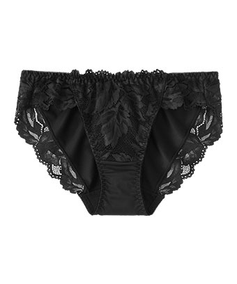 新色ブラック×ホワイト、ブラック×ブラック入荷！繊細なレースがフェミニンなプレーンショーツ。柔らかく伸縮性のある生地を使用しているのでお尻とお腹に自然にフィットし、包み込むような安心感が得られます。後ろ脚口はストレッチ性のある幅広レースのお陰で、下着のラインがボトムスに響きにくいところもポイント。レース プレーンショーツ