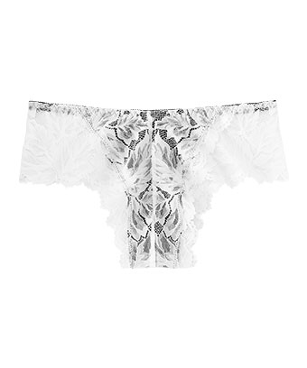 新色ブラック×ホワイト、ブラック×ブラック入荷！繊細なレースがフェミニンなハーフバックショーツ。ヒップの丸みがきれいに見えるハーフバック（チーキー）スタイルは、プレーンショーツの安心感とTバックショーツの響きにくさのイイとこ取りをした形。レース ハーフバックショーツ