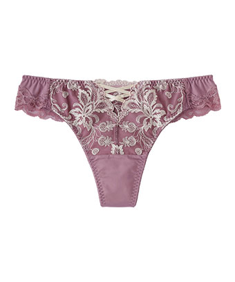 新色ミスティブルー、ミスティピンク入荷!エレガントなレースにクロスリボンをあしらった、女性らしさが引き立つSEXYなTバックショーツです。伸縮性のある身生地と脚ぐり部分の柔らかなストレッチレースがお腹とお尻にぴったりフィットし、後ろ姿をすっきり見せます。ショーツラインが響きにくいのでタイトなボトムスにも最適です。プリンセス Tバックショーツ