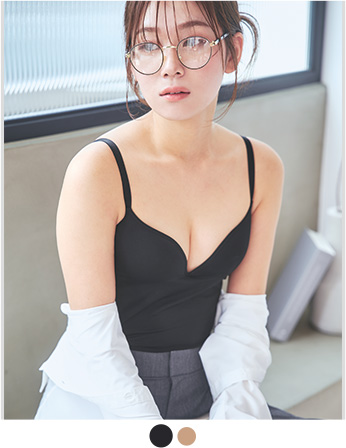 ワイヤー入りブラをキャミソールに内蔵した「盛れるブラトップ」ワイヤー入りブラをキャミソールに内蔵し、しっかり谷間を作れるため、楽なブラトップがほしいけど、バストはしっかり支えたい・デイリーシーンに便利な1枚を探している人におすすめ！薄手トップスの下でもラインが響きにくいので、メインのコーデを邪魔しません。