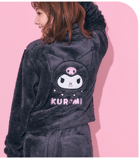 サンリオの人気キャラクター「クロミ」が背中に大きく刺繍されたふわもこルームウェア。クロミフリース上下セット