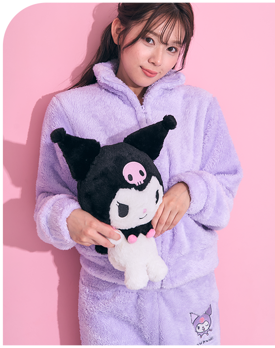 サンリオの人気キャラクター「クロミ」が背中に大きく刺繍されたふわもこルームウェア。クロミフリース上下セット