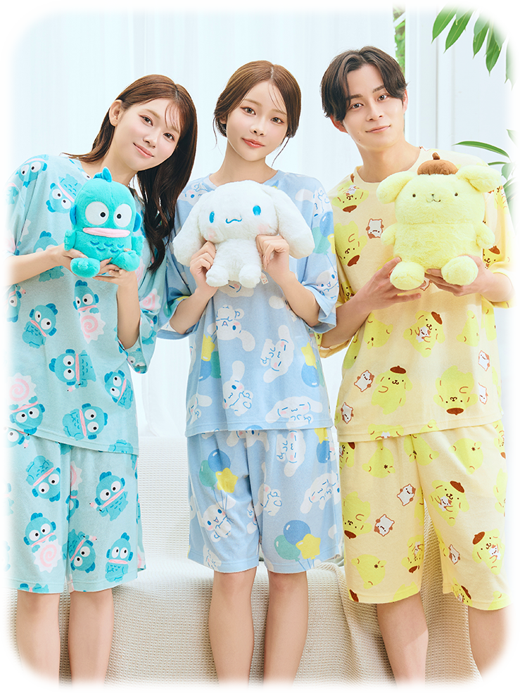サンリオの人気キャラクター「ハンギョドン」「ポムポムプリン」「シナモロール」が全体にそれぞれちりばめられたパイル生地の総柄ルームウェア。サンリオキャラクターズ パイル 半袖 上下セット