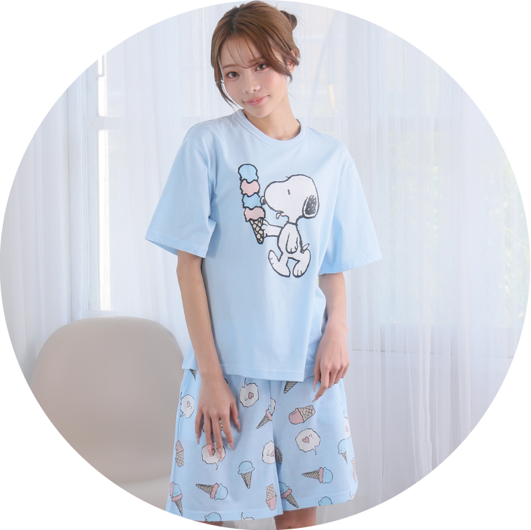 人気コミック『ピーナッツ（PEANUTS）』おうち時間はもちろん、パジャマやリラックスウェアとしても活躍する一着