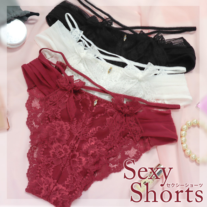 ランジェリーはキュートもセクシーも両方欲しい、欲張りな私のためのセクシーョーツ。紐パン、Tバック、タンガ、フリルや総レース。遊び心いっぱいで種類豊富なパンティが勢揃い。ブラとセット使いできるカラー展開でオフの日の気分転換に。見えない下着だからこそ思い切ったデザインや色で冒険も。