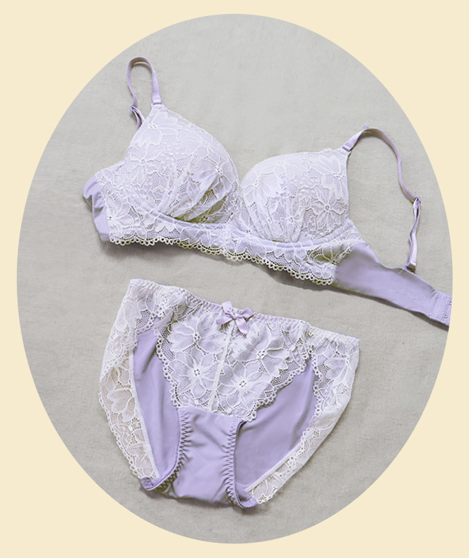 aimerfeel楽ブラ(R) 単品ブラジャーは、今日はちょっぴり楽したい、そんな日に！締めつけ感のないやわ心地のブラで、カラダもココロもほっとリラックス。もっちりとした伸縮性となめらかな素材が身体に快適にフィットし、 ソフトワイヤーとやわらかカップのやさしいつけ心地が、ナチュラルでふっくらとしたキレイ胸をメイクします。