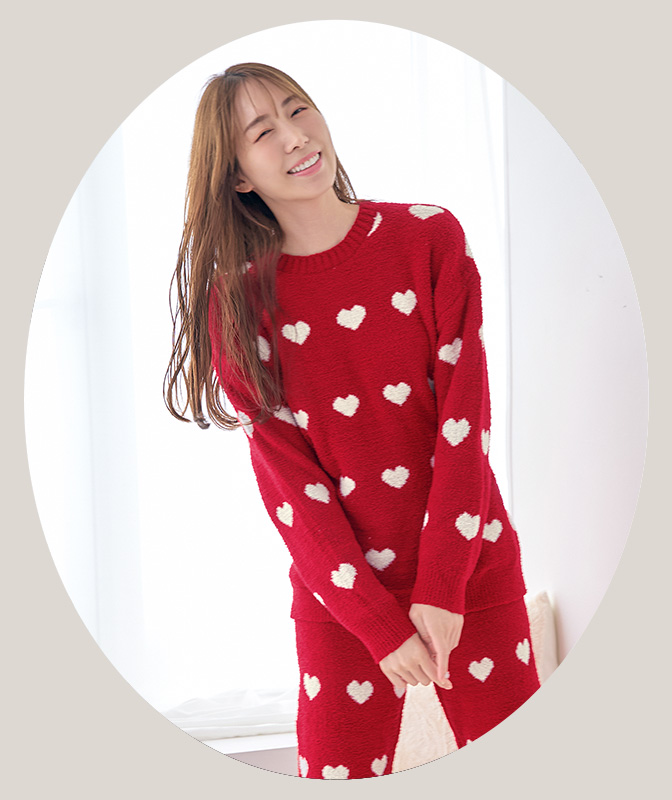 美シルエット ブラトップ (ソフトワイヤー)は、まるでノンワイヤーのようなやさしい着け心地で、バストを支えながら、キレイなシルエットを実現。薄型でやわらかなソフトワイヤー仕様により、長時間着けていても痛くなりにくく、疲れにくいのが嬉しいポイントです。ウエスト部分は少しゆったりとしたシルエットで、締め付け感がなく、着脱もスムーズ。素肌に触れる身生地には吸放湿性に優れたテンセルMTモダール繊維(※)を使用しており、なめらかな肌触りと伸縮性で、1年を通して快適な着心地のブラトップ。