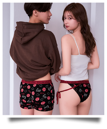 細身のサテンリボンがアクセントの、ストリートっぽさと甘さが絶妙にミックスされた総柄ハーフバックショーツ