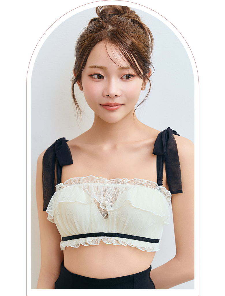 肩ひもが取り外せてオフショルダー以外にも色々な洋服とのコーディネートを楽しむことができるオフショルインナー